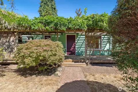 346 N 102nd St, Seattle, WA 98133