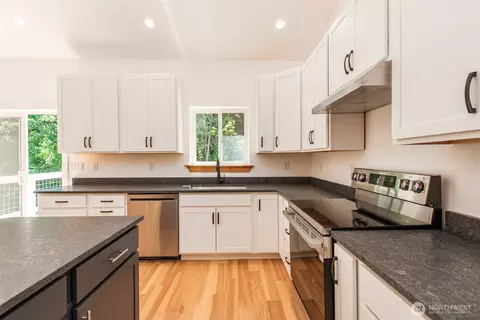 Kitchen - 702 Chelsamish Dr, Sequim, WA 98382 photo 3 of 6