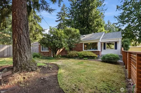 11058 17th Ave NE, Seattle, WA 98125