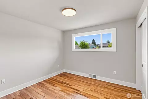 Bedroom - 4960 Vesper Dr, Everett, WA 98203 photo 1 of 9