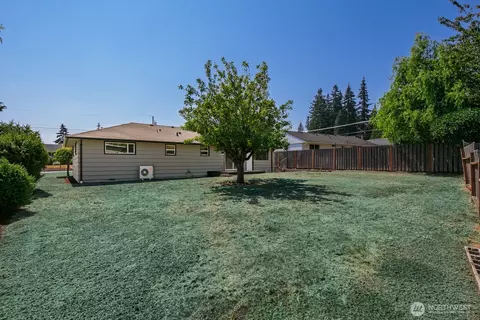 Exterior - 4960 Vesper Dr, Everett, WA 98203 photo 9 of 11
