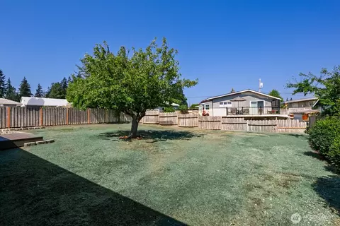 Exterior - 4960 Vesper Dr, Everett, WA 98203 photo 10 of 11