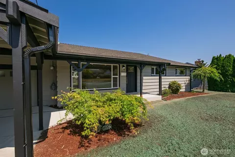 Exterior - 4960 Vesper Dr, Everett, WA 98203 photo 5 of 11