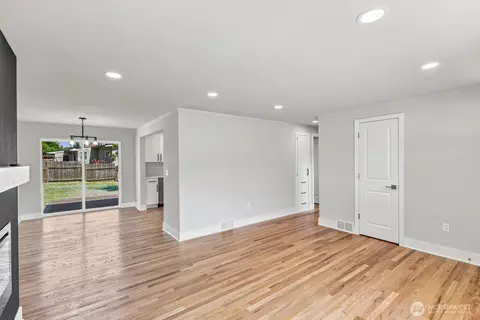 Living - 4960 Vesper Dr, Everett, WA 98203 photo 4 of 4