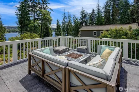 9950 SE 39th St, Mercer Island, WA 98040