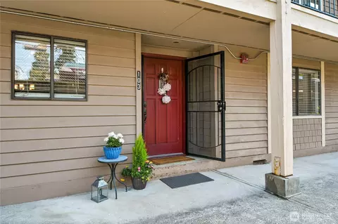20131 61st Pl W #D-103, Lynnwood, WA 98036