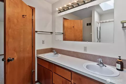 Bath - 860 W Sylvester Ct, Sequim, WA 98382 photo 3 of 4
