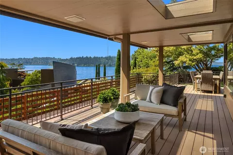 5919 77th Ave SE, Mercer Island, WA 98040