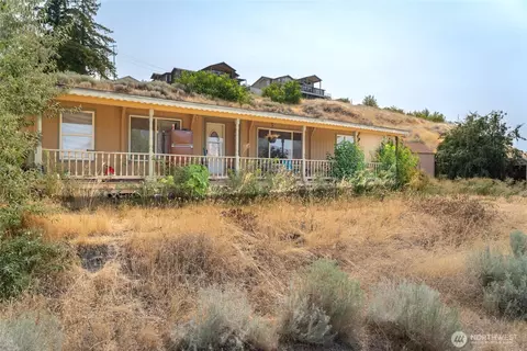 42 31st St NE, East Wenatchee, WA 98802