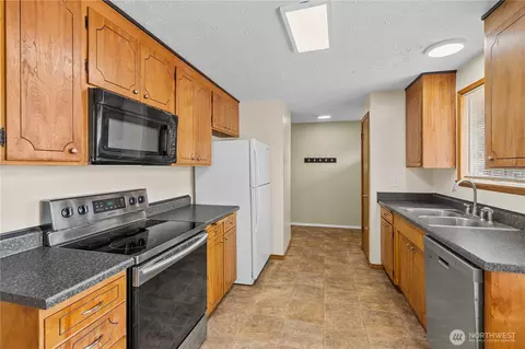 Kitchen - 1211 196th St E, Spanaway, WA 98387 photo 4 of 4