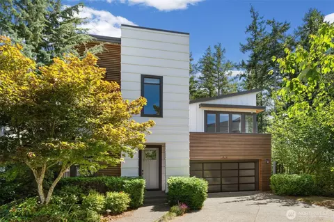 1073 Pine Crest Cir NE, Issaquah, WA 98029