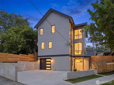 2726 NE Blakeley St, Seattle, WA 98105