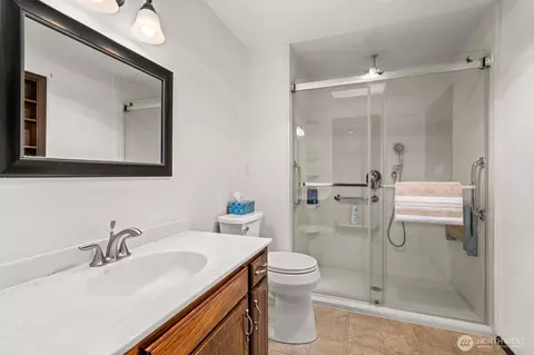 Bath - 132 Armstrong Rd, Chehalis, WA 98532 photo 1 of 4