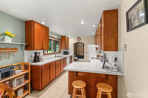 Kitchen - 132 Armstrong Rd, Chehalis, WA 98532 photo 1 of 2