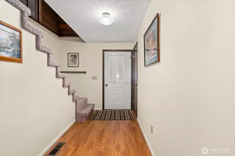Entry Way - 132 Armstrong Rd, Chehalis, WA 98532 photo 1 of 2