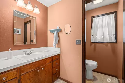 Bath - 132 Armstrong Rd, Chehalis, WA 98532 photo 2 of 4