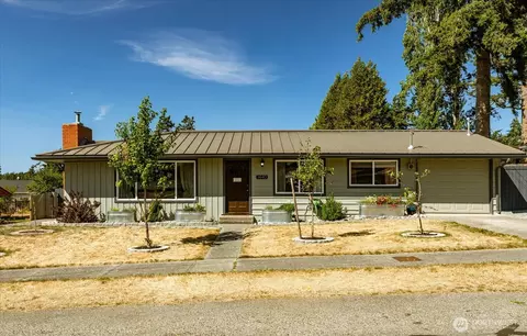 1440 NE 7th Pl, Oak Harbor, WA 98277