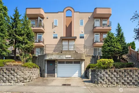3216 14th Ave W #202, Seattle, WA 98119
