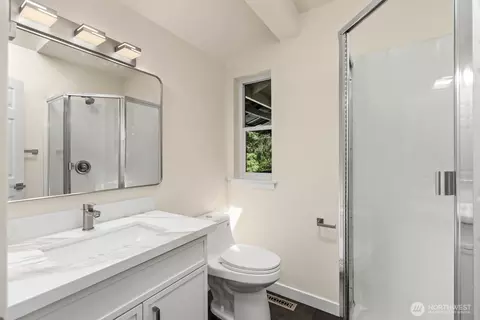 Bath - 7508 Tyee Rd, Everett, WA 98203 photo 2 of 3