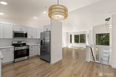 Living - 7508 Tyee Rd, Everett, WA 98203 photo 4 of 8