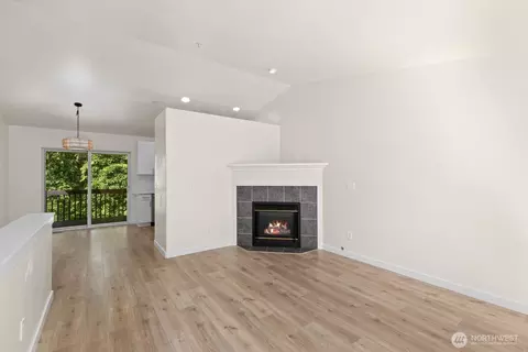 Living - 7508 Tyee Rd, Everett, WA 98203 photo 3 of 8