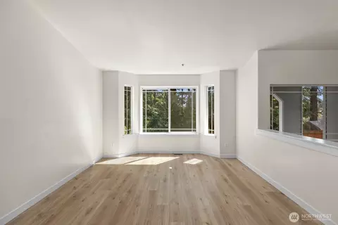 Living - 7508 Tyee Rd, Everett, WA 98203 photo 2 of 8
