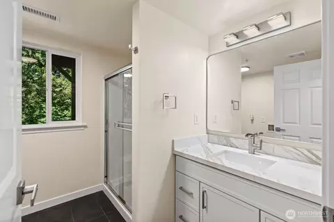 Bath - 7508 Tyee Rd, Everett, WA 98203 photo 1 of 3