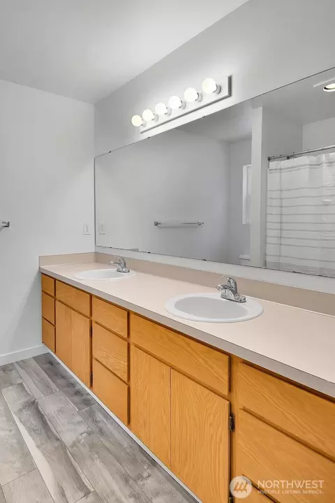 Bath - 3115 York Rd, Everett, WA 98204 photo 2 of 3