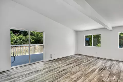 Living - 3115 York Rd, Everett, WA 98204 photo 5 of 5