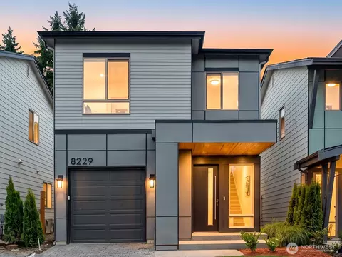 8229 NE 128th St, Kirkland, WA 98033