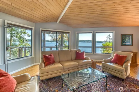 Living - 1307 Spring Point Rd, Deer Harbor, WA 98243 photo 2 of 4