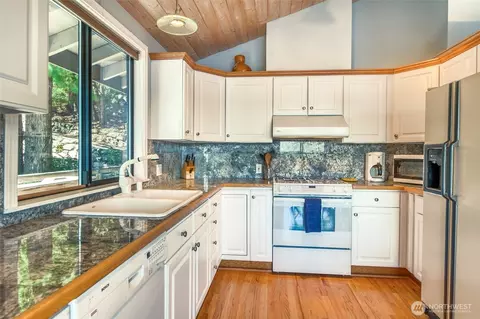 Kitchen - 1307 Spring Point Rd, Deer Harbor, WA 98243 photo 1 of 2
