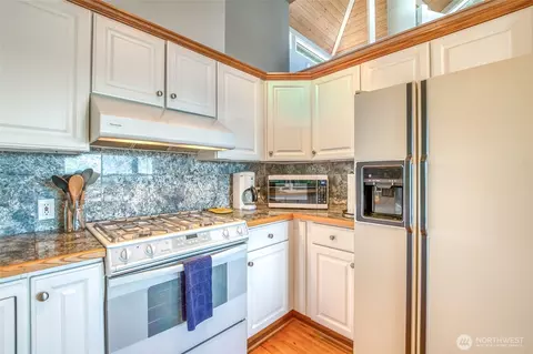 Kitchen - 1307 Spring Point Rd, Deer Harbor, WA 98243 photo 2 of 2