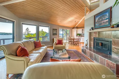 Living - 1307 Spring Point Rd, Deer Harbor, WA 98243 photo 3 of 4