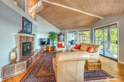 Living - 1307 Spring Point Rd, Deer Harbor, WA 98243 photo 4 of 4
