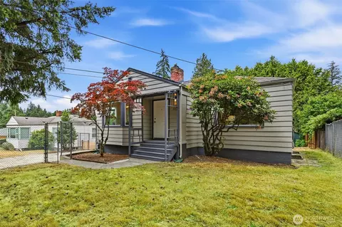 10713 15th Ave NE, Seattle, WA 98125