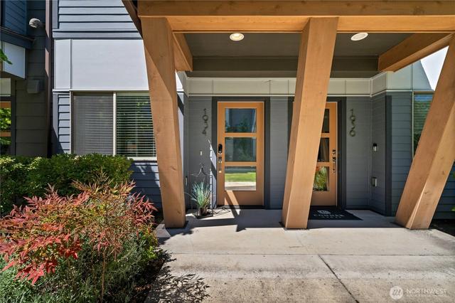 1934 Riva Ln NW #27, Issaquah, WA 98027