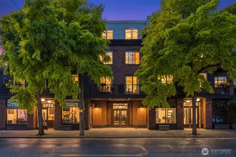 1909 10th Ave W #206, Seattle, WA 98119
