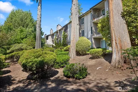 11637 100th Ave NE #2C, Kirkland, WA 98034