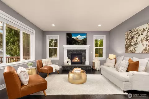 Living - 20213 126th Ave NE, Bothell, WA 98011 photo 2 of 6