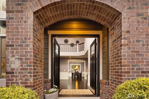 Entry Way - 20213 126th Ave NE, Bothell, WA 98011 photo 1 of 3