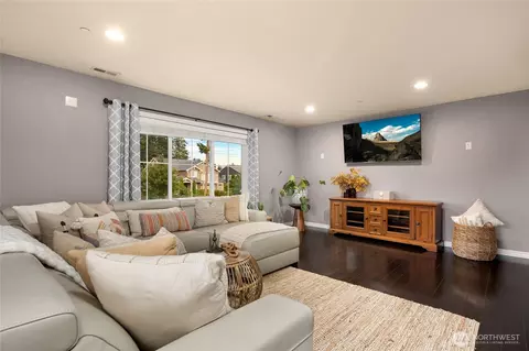Living - 20213 126th Ave NE, Bothell, WA 98011 photo 4 of 6