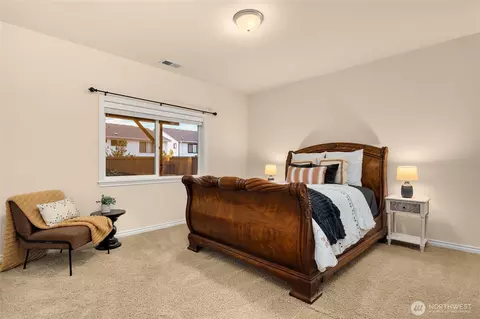 Bedroom - 20213 126th Ave NE, Bothell, WA 98011 photo 6 of 6