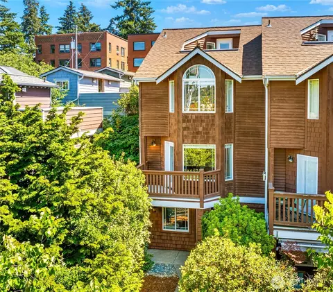 2038 Franklin Ave E, Seattle, WA 98102