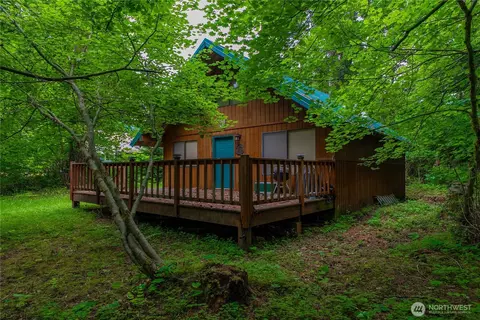 146 Mount Rainier Dr, Packwood, WA 98361