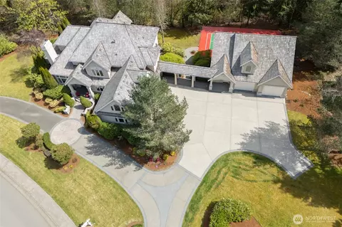818 Windsor Dr SE, Sammamish, WA 98074