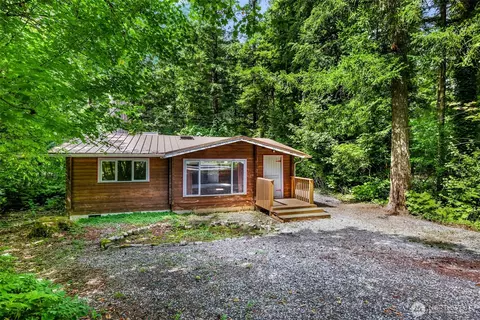 6105 Poppy Ct, Maple Falls, WA 98266