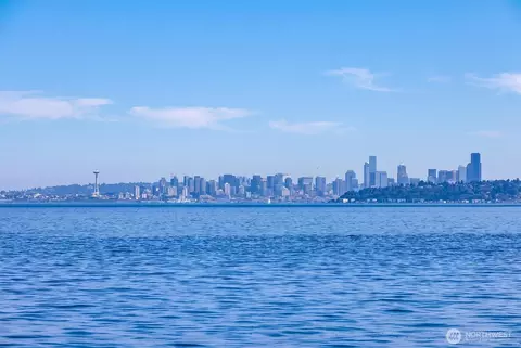 1239 Colchester Dr E, Port Orchard, WA 98366