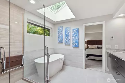 Bath - 1824 Mill Pointe Dr SE, Mill Creek, WA 98012 photo 4 of 5