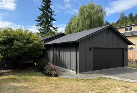 9323 NE 124th St, Kirkland, WA 98034